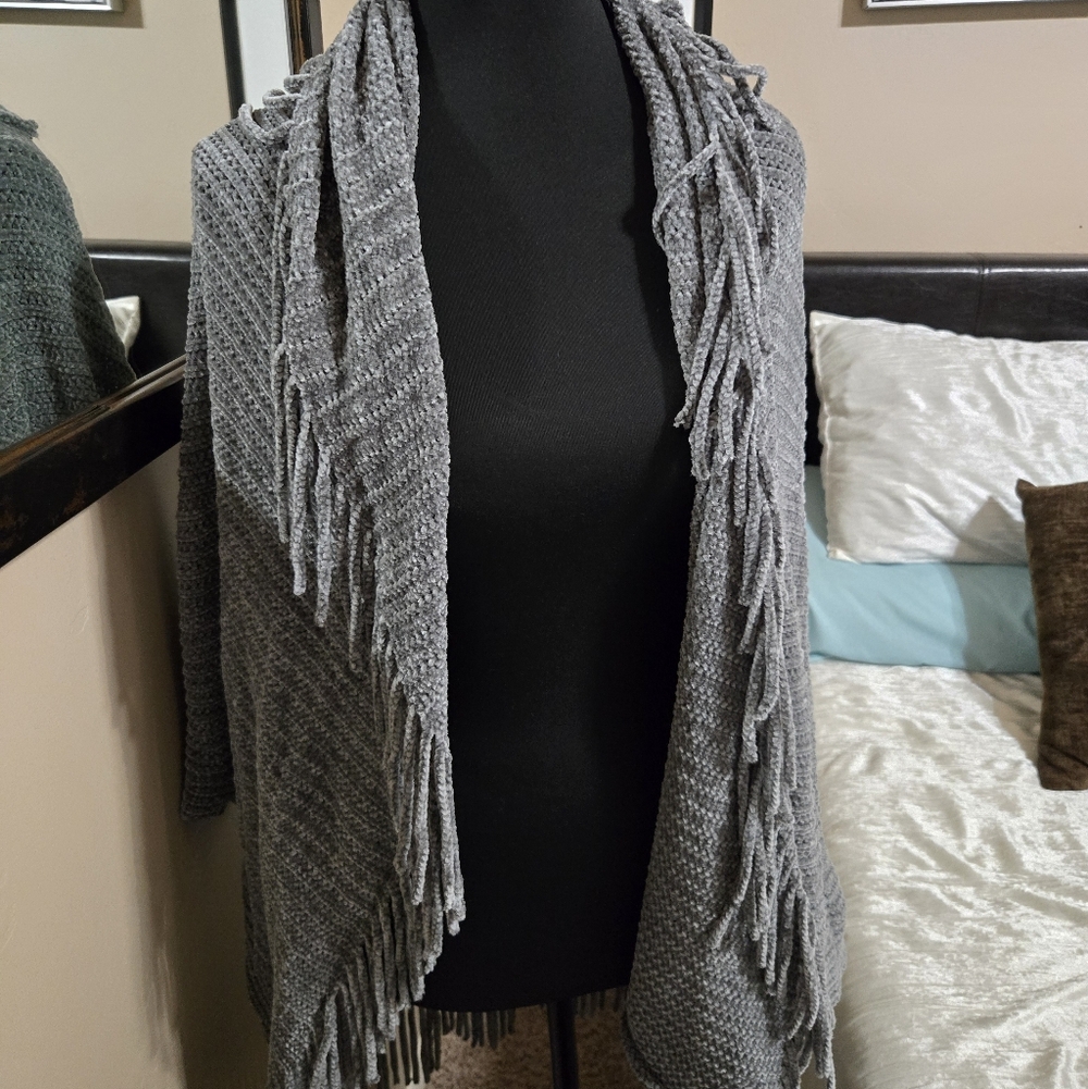 Gray Fringe Women's Shrug Sweater Size L. EUC!!